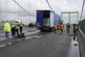 Schwerer LKW VU PKlemm A 4 Rich Olpe auf der Rodenkirchener Bruecke P106